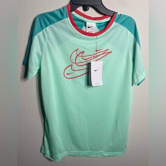 NWT Boy’s Nike Dri-FIT Big Kids Green Lightweight Training Top Size Small - Picture 5 of 5